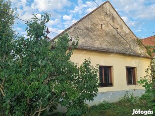 Családi ház Győr közelében, madárcsicsergős környezetben.