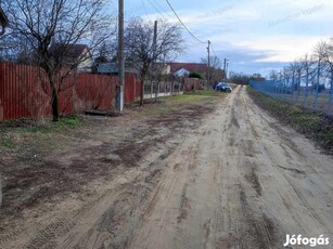 Debrecen Bayk András Kertben, 871 m2 telek 25 m2 tégla építésű