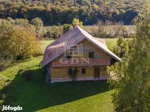 Eladó családi ház Galgahévíz, Panorámás elhelyezkedéssel