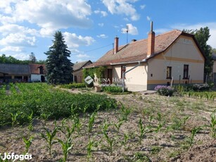 Eladó gazdálkodásra alkalmas családi ház Izsákon