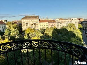 Elegáns nagypolgári lakás a város szívében, lélegzetelállító panorámáv