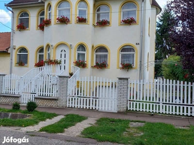 Eger, Lajosváros kertvárosi részén családi ház eladó!