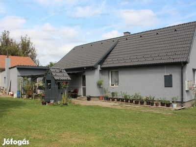 Eladó két generációs családi ház Gödöllőn