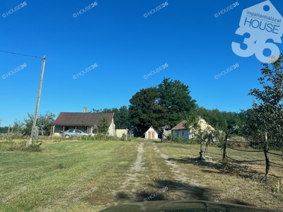 Eladó átlagos állapotú ház - Lajosmizse