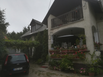 Eladó átlagos állapotú lakás - Balatonfüred