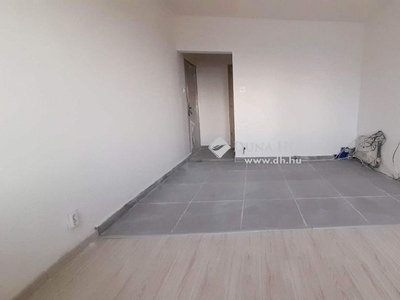 Eladó újszerű állapotú panel lakás - Budapest XV. kerület