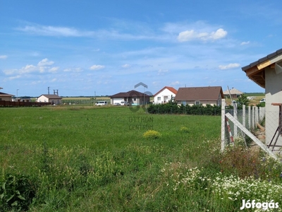 Balatonszabadiban, 716 nm-es, összközműves lakóövezeti telek eladó