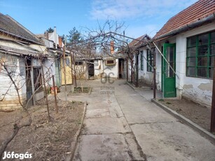 Tehermentes, azonnal birtokba vehető kis családi ház eladó!