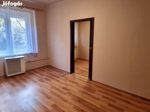 Észak-kiliáni 40 m2-es 2 szobás felújított, bútorozatlan lakás kiadó!