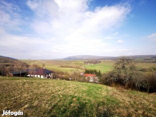 Panorámás belterületi építési telek eladó