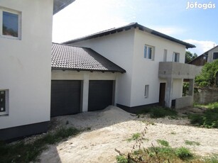 Érd, Dombosvárosban található utca, 170 m2-es, ikerház, 6 szobás