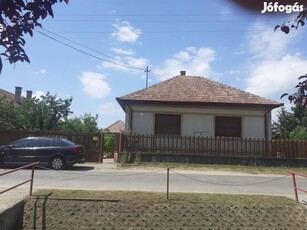 Pest megyében, Dányban, családi ház eladó