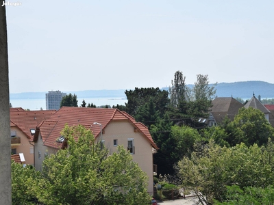 Balatonfüredi panorámás lakás eladó