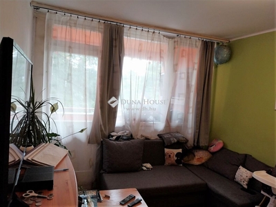 Eladó átlagos állapotú panel lakás - Budapest III. kerület