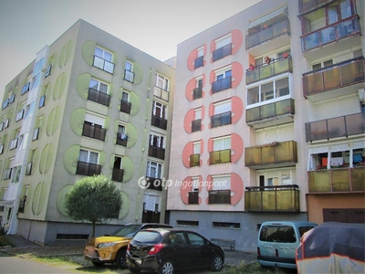 Eladó átlagos állapotú panel lakás - Kaposvár