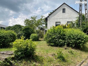 Balatonszepezden panorámás, belterületi, felújítandó ház eladó