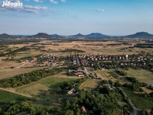 Pince/nyaraló a Haláp-hegyen