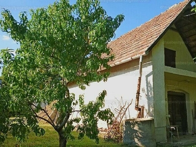 Eladó lakóövezeti telek - Csopak, Veszprém megye