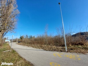 Eladó Esztergom kertvárosban 21983 m2-es ipari telek