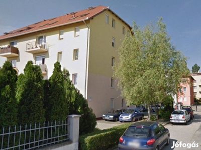 Veszprém, Pöltenberg utcában, 30 m2 - es kis lakás eladó