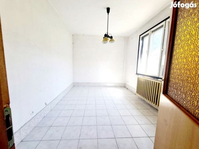 Eladó 90 m2 családi ház, -