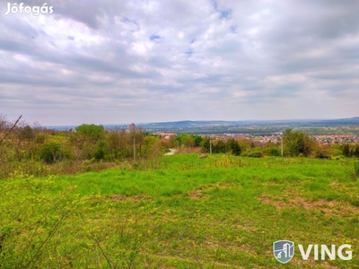 Összközműves építési telek panorámával