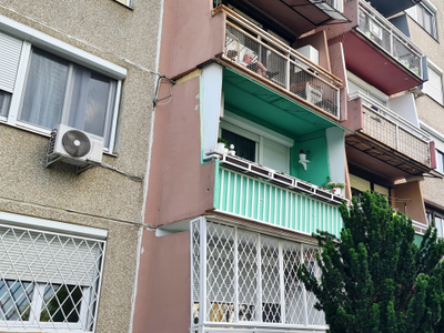 Eladó jó állapotú panel lakás - Budapest XXI. kerület