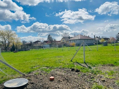 Eladó lakóövezeti telek - Bicske, Belváros