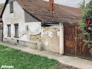 Telek, lebontandó házzal Gábor Á. utcában