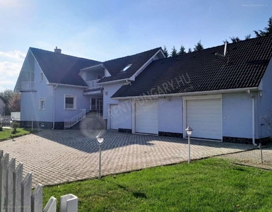 Paks, ingatlan, ház, 400 m2, 399.000.000 Ft