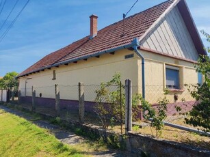 Eladó Ház, Pest megye Tápiószentmárton Vízmű buszmegálló közelében