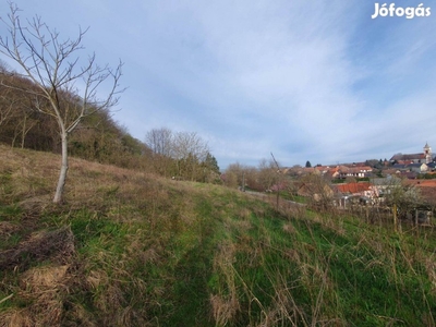 Eladó 1800m2 panorámás építési telek Magyarhertelenden