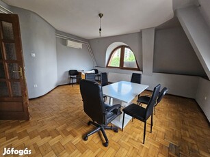 Eladó 79 m2 tégla lakás, Debrecen