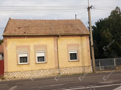 Eladó átlagos állapotú ház - Dombóvár