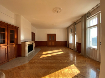 Eladó átlagos állapotú lakás - Budapest V. kerület