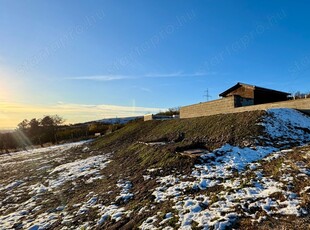 Örökpanorámás, építési engedéllyel rendelkező 1180 nm-es telek eladó!