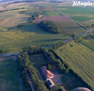 Debrecen közelében önellátó újépítésű tanya eladó 1,5 ha földdel - Debrecen, Hajdú-Bihar - Tanya