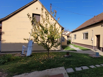 Eladó családi ház - Szeged, Hídverő utca