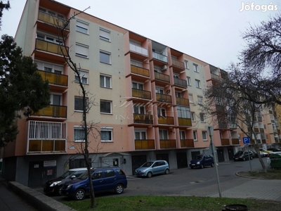 Eladó 55 m2 panel lakás, Győr