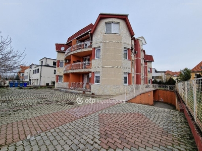 Debrecen, ingatlan, lakás, 145 m2, 35.000.000 Ft