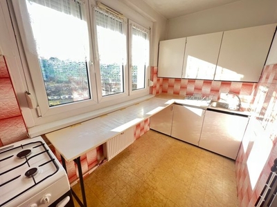 Tulajdonostól eladó Vörösvári úton két szobás világos konyhás lakás