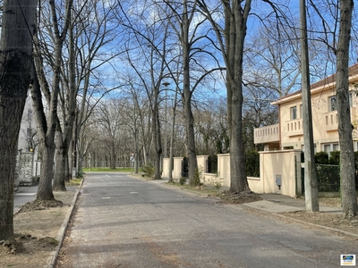 Eladó önálló garázs - Debrecen, Nagyerdő