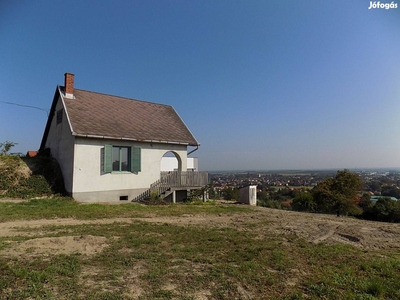 Nyúlon, lenyűgöző panorámával rendelkező telek