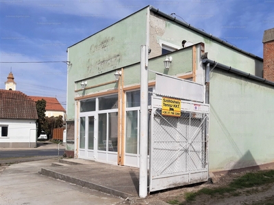 Eladó utcai bejáratos üzlethelyiség - Berhida, Belváros