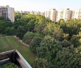 Eladó részlegesen felújított panel lakás - Debrecen