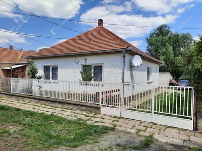 Eladó átlagos állapotú ház - Dombóvár