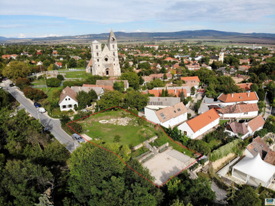 Eladó telek - Zsámbék