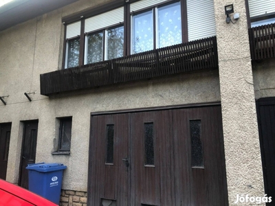 Eladó Pécs-Vasason felújítandó társasházi lakás garázzsal