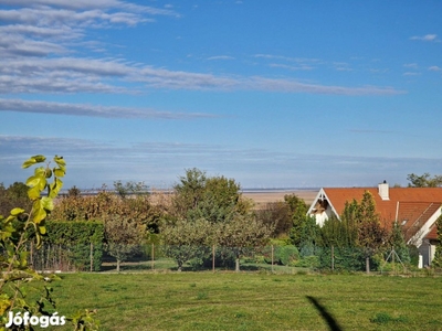 Fertő tóra panorámás 800 m2-es építési telek Hidegség Csillahegyen