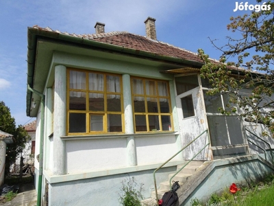 Veszprémben bővíthető, felújítandó családi ház eladó